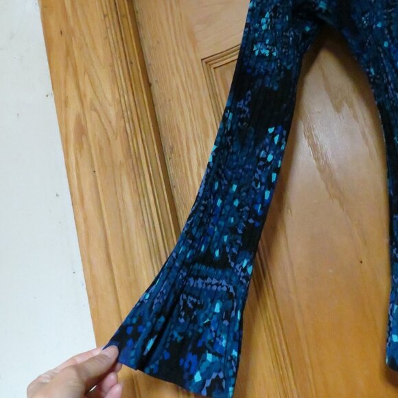 Beautiful blue ruffled blouse - Picture 6 of 11